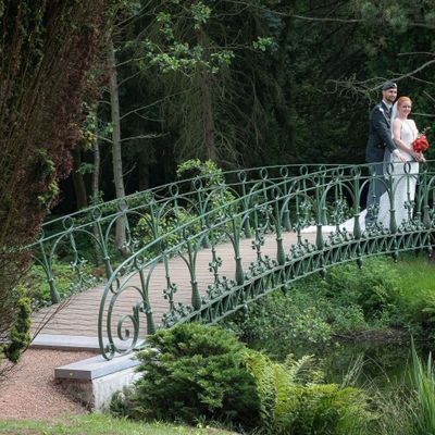 Missing alternative text