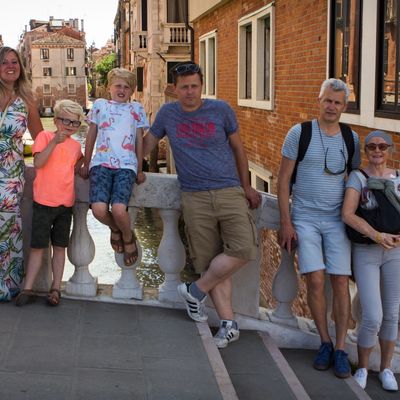 Missing alternative text