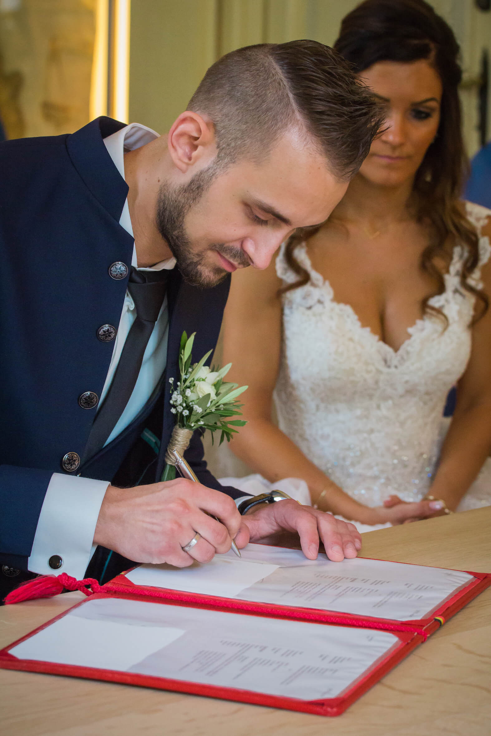 Missing alternative text