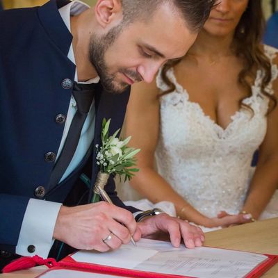 Missing alternative text