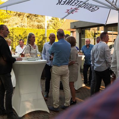 Missing alternative text