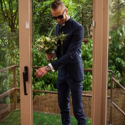 Missing alternative text