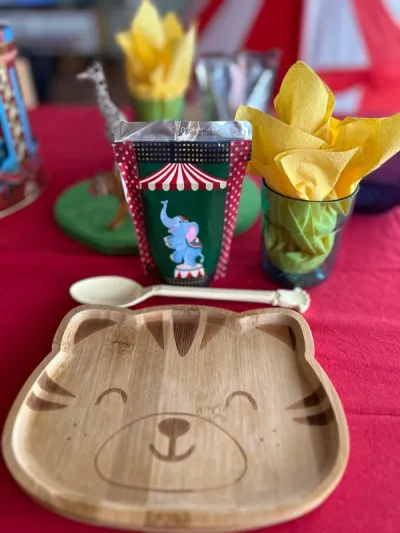 nærbilde av tigertallerken i bambus