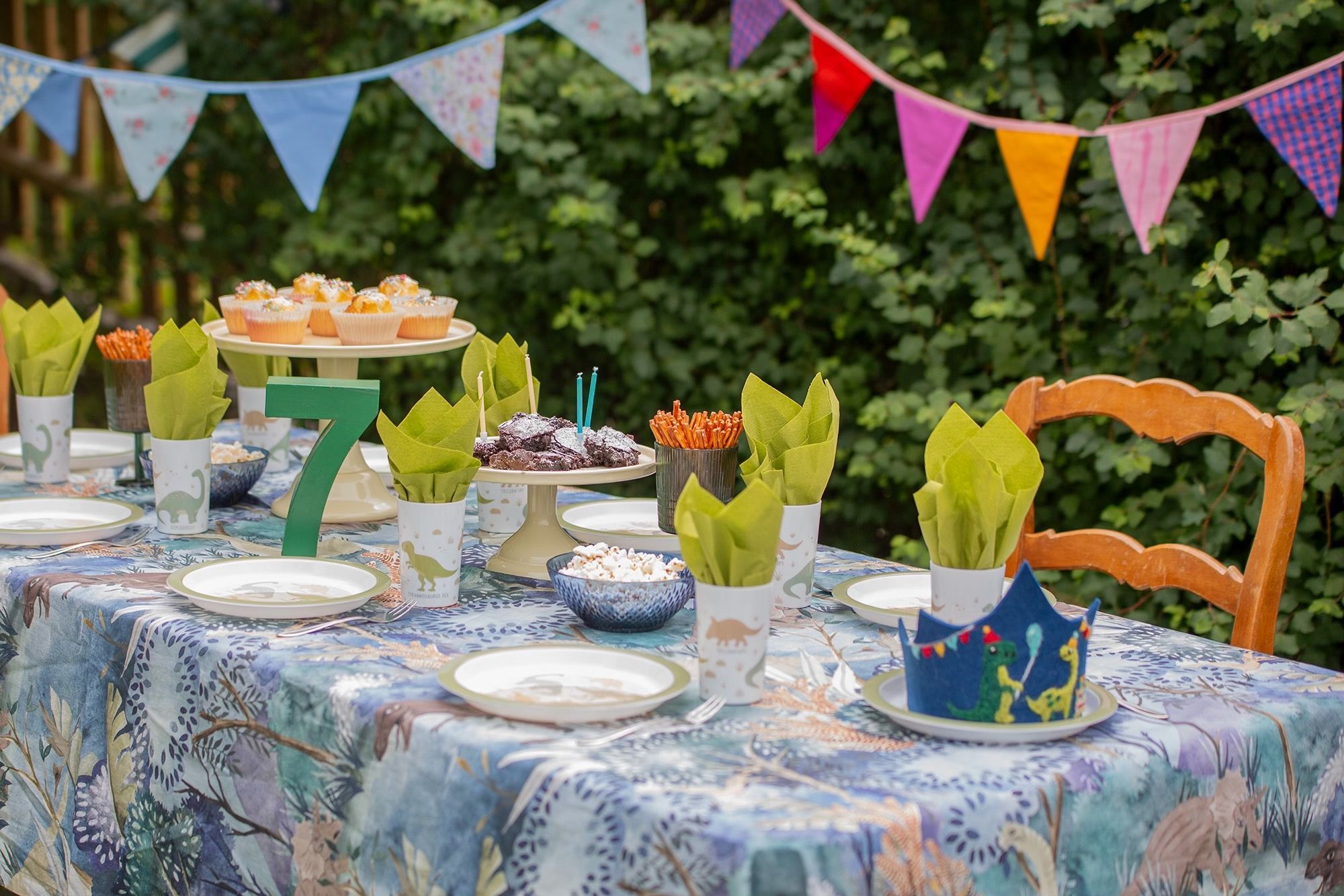 bilde av en bøtte med en grønn duk som ligger til vask