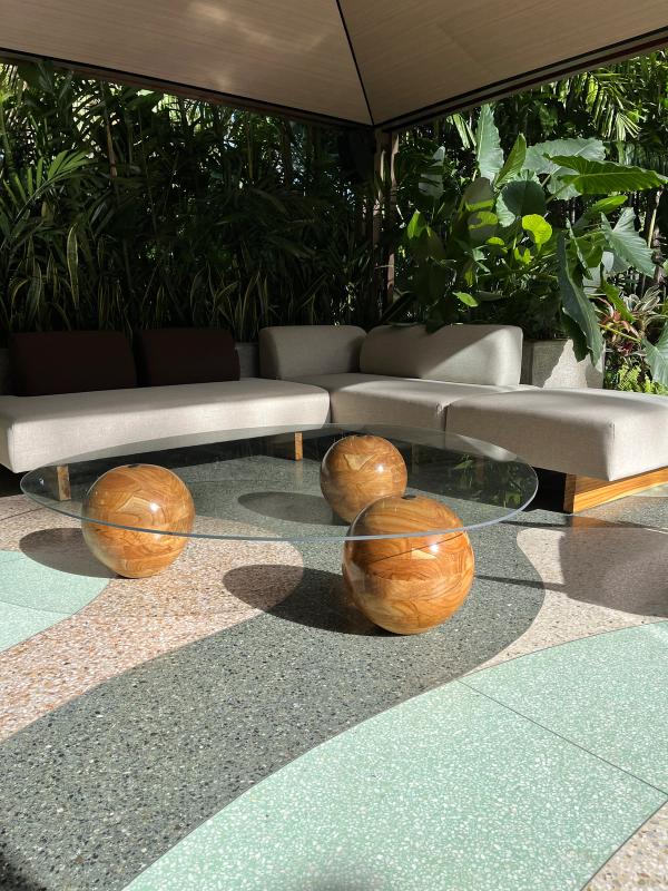 Mesa esferas de teca