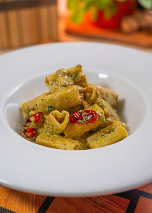Rigacuori al Pesto di Noci e Pomodorini Confit