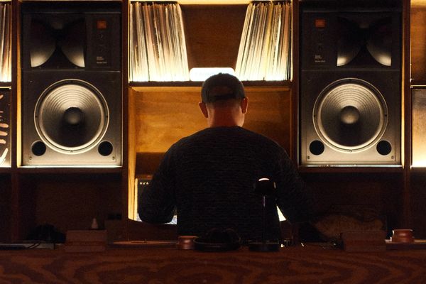 MIDI Soundbar — Un'Oasi di Ascolto Ispirata al Giappone nel Cuore di Trani