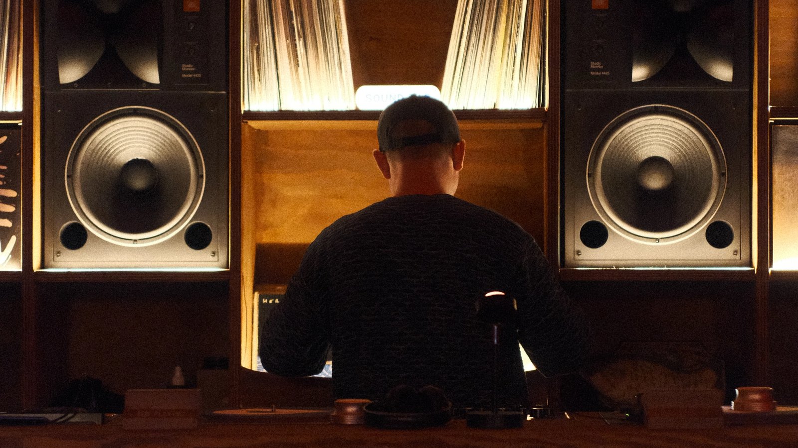 MIDI Soundbar — Un'Oasi di Ascolto Ispirata al Giappone nel Cuore di Trani