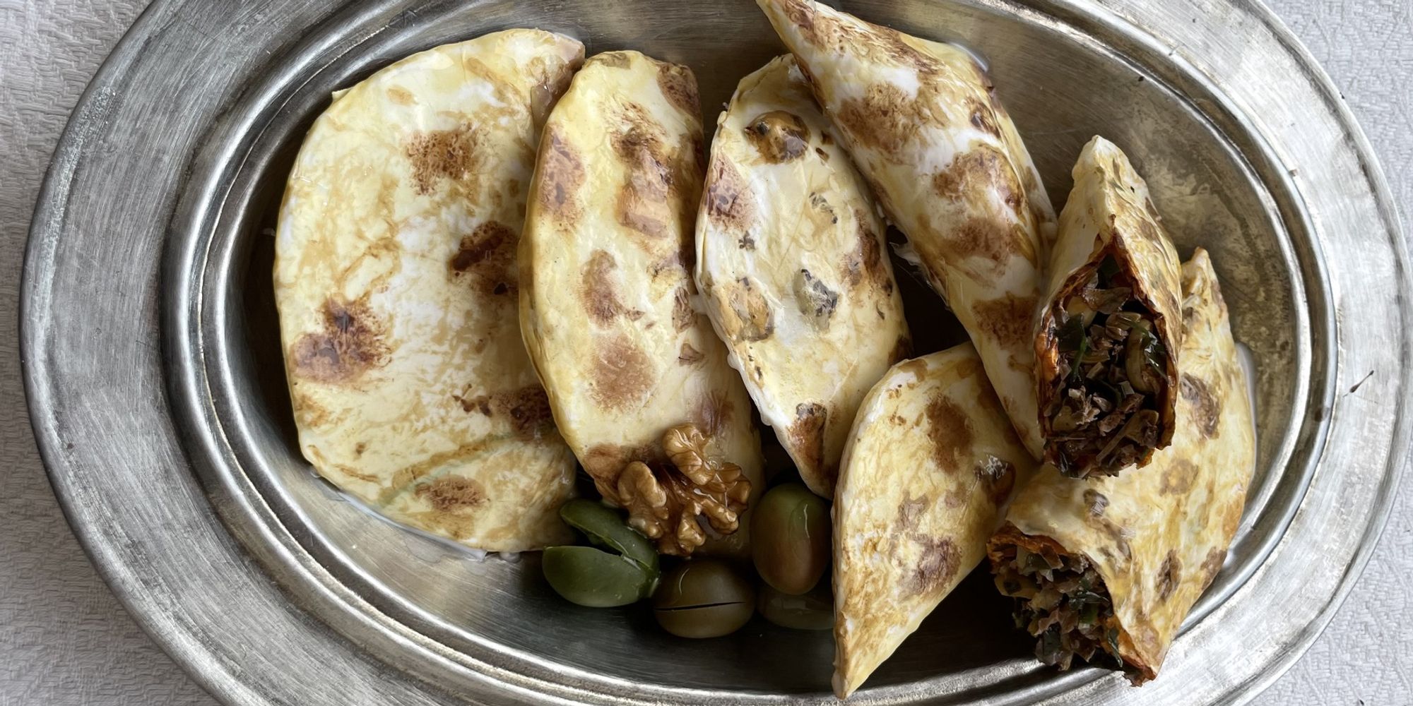 Börek Replikaları: Su Böreği ve Zeytinli Börek — Gül İpek’in el yapımı replika çalışması