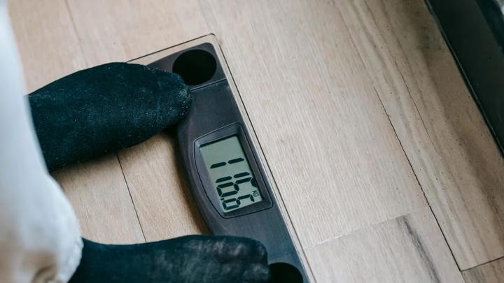 How Much Weight Can You Actually Lose on Semaglutide or Tirzepatide, and When?