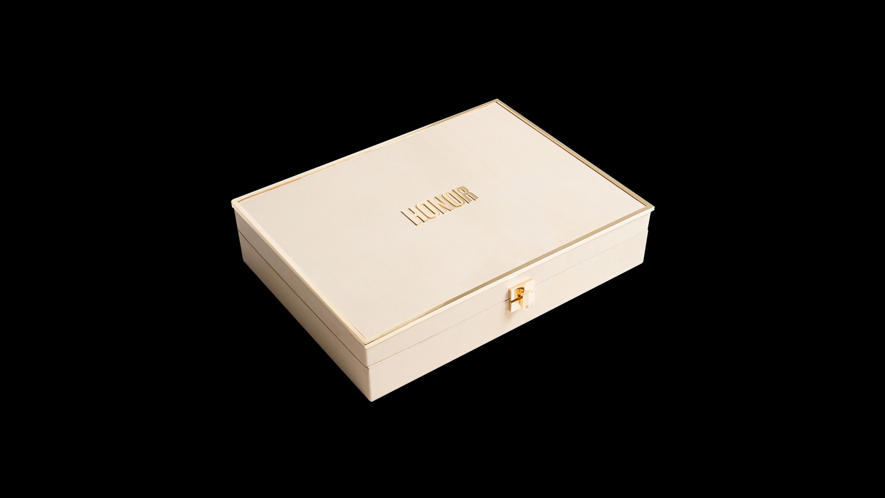 Honor gift box, design by RoAndCo Studio