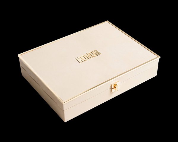 Honor gift box, design by RoAndCo Studio