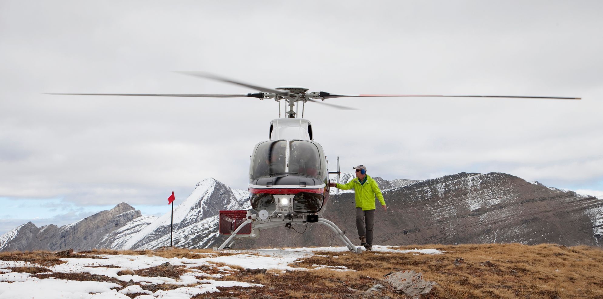 adventure_heli_hiking_white_mountain_adventures_alpine_helicopters
