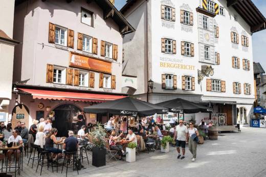 Volle Terrasse vom Das Glockenspiel in der Hinterstadt