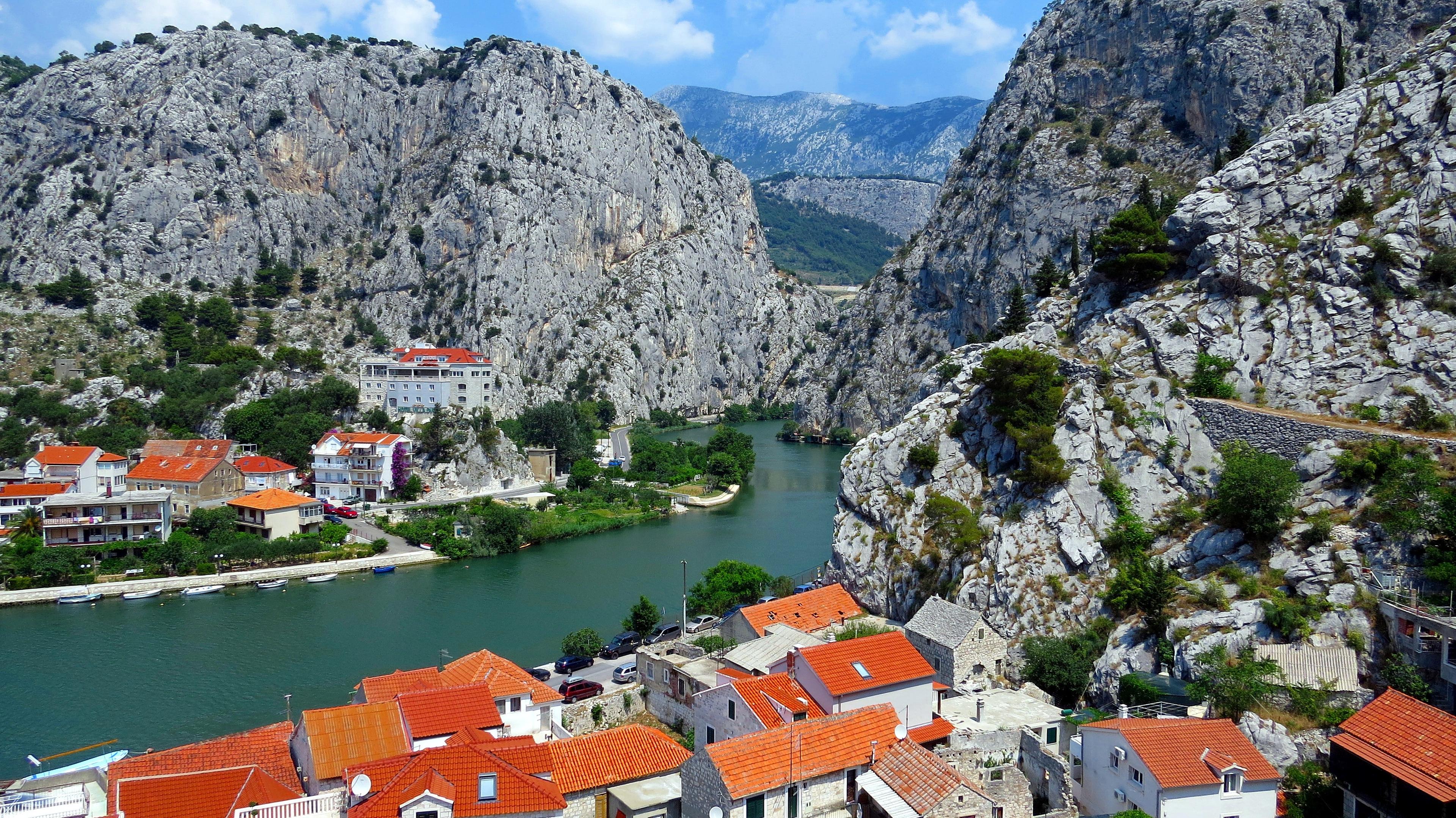 croatian landscape showing a valley, river and homes with red roofs