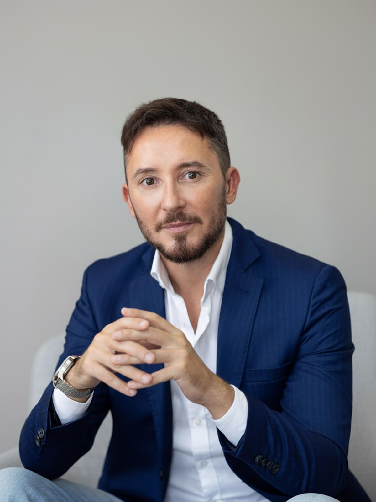 Specialist in Aesthetic Medicine - Specialist in Aesthetic Medicine 