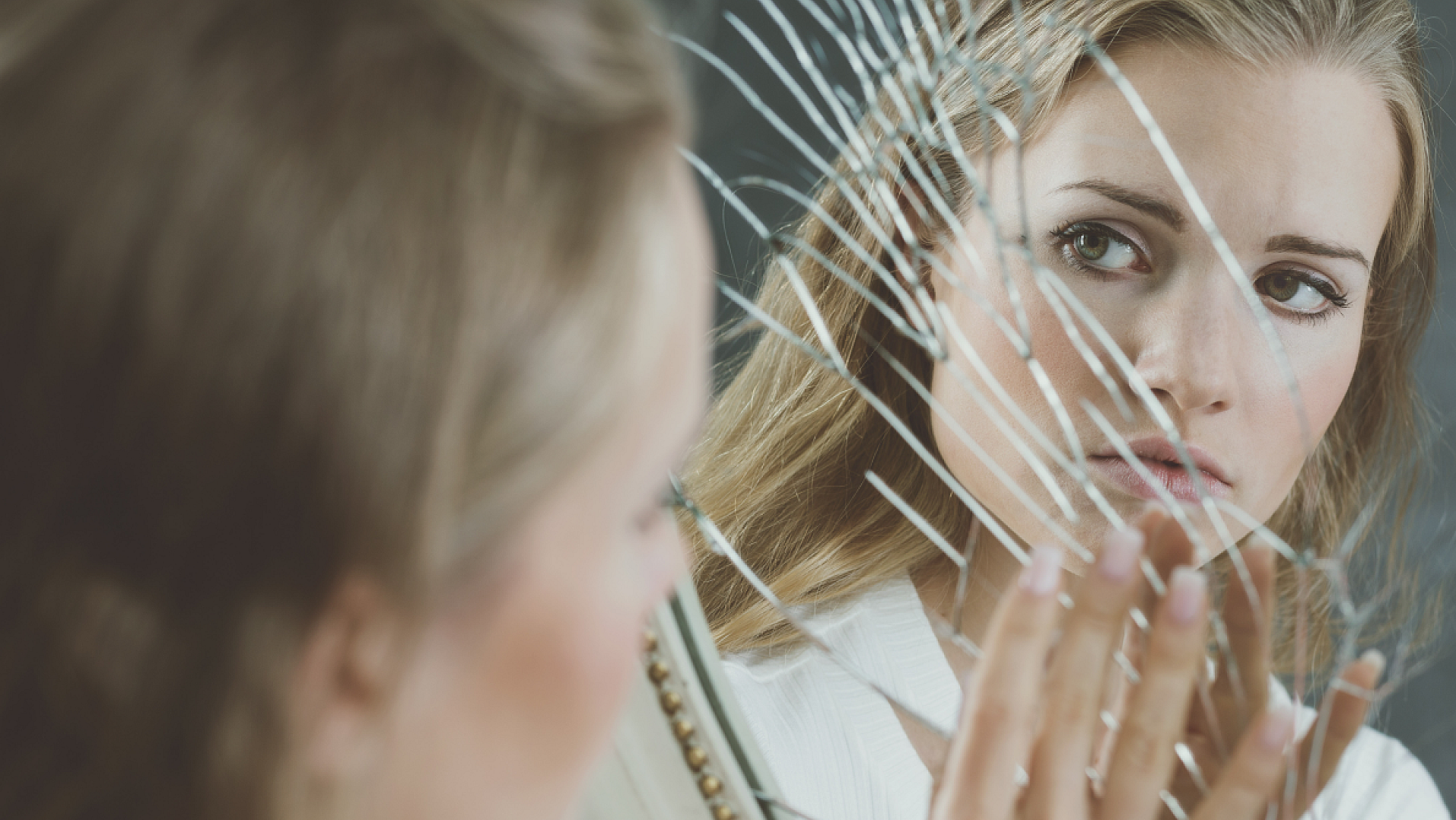 Featured image for Bipolar disorder: what is it? symptoms, causes & treatment