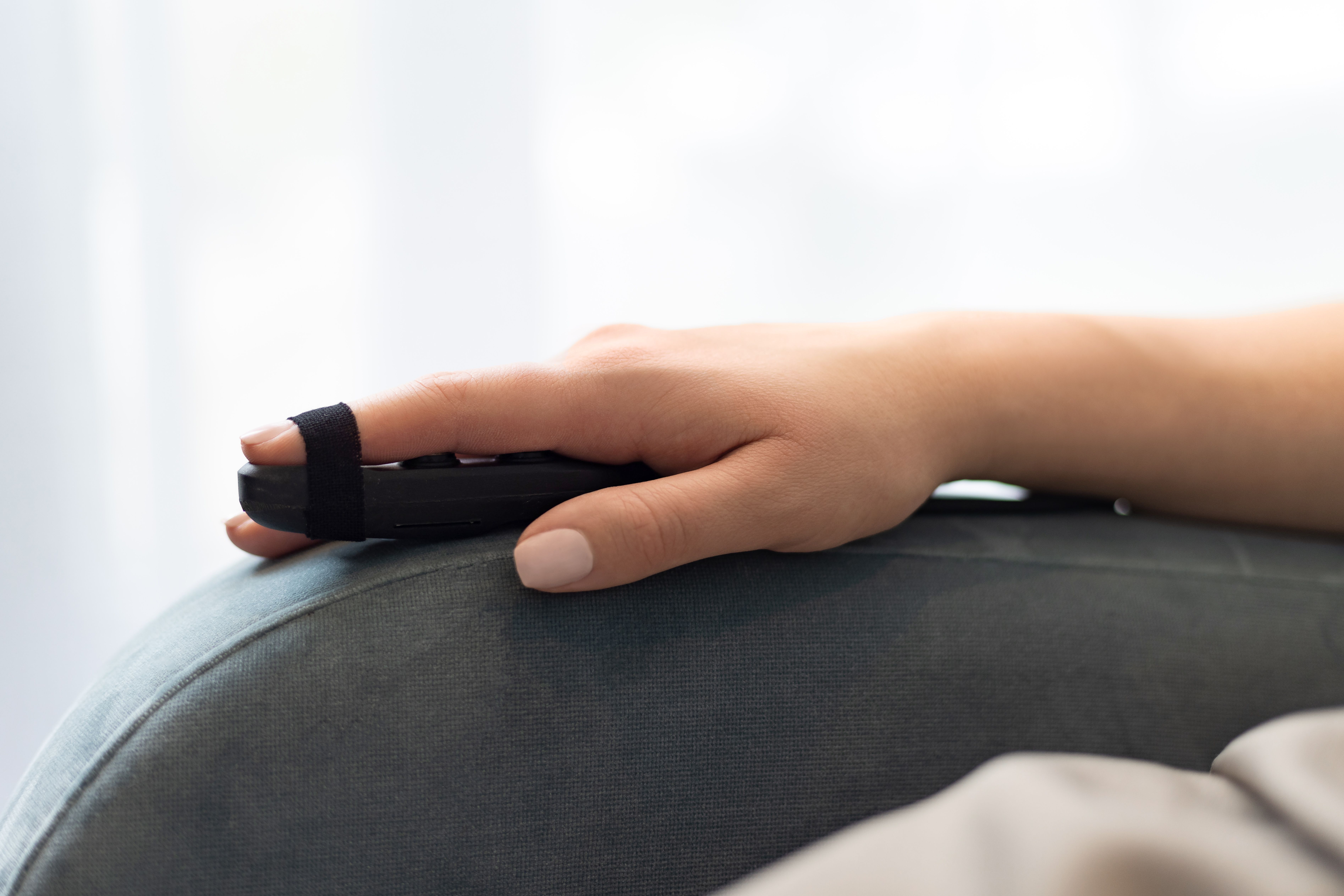 Finger with heart rate monitor