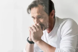 Featured image for COMPRENDRE LA DÉPRESSION SAISONNIÈRE: SYMPTÔMES, CAUSES ET TRAITEMENT