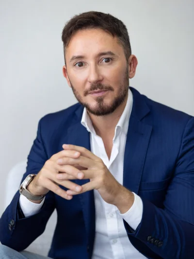 Specialist in Aesthetic Medicine - Specialist in Aesthetic Medicine