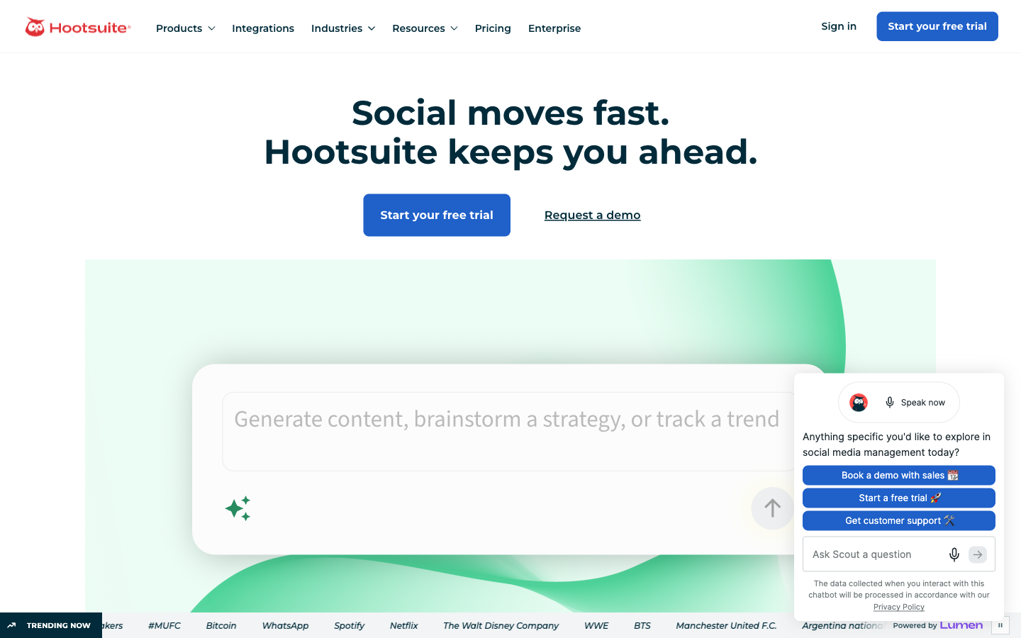 Hootsuite 首页，一款社交媒体管理平台，带有 AI 助手输入栏