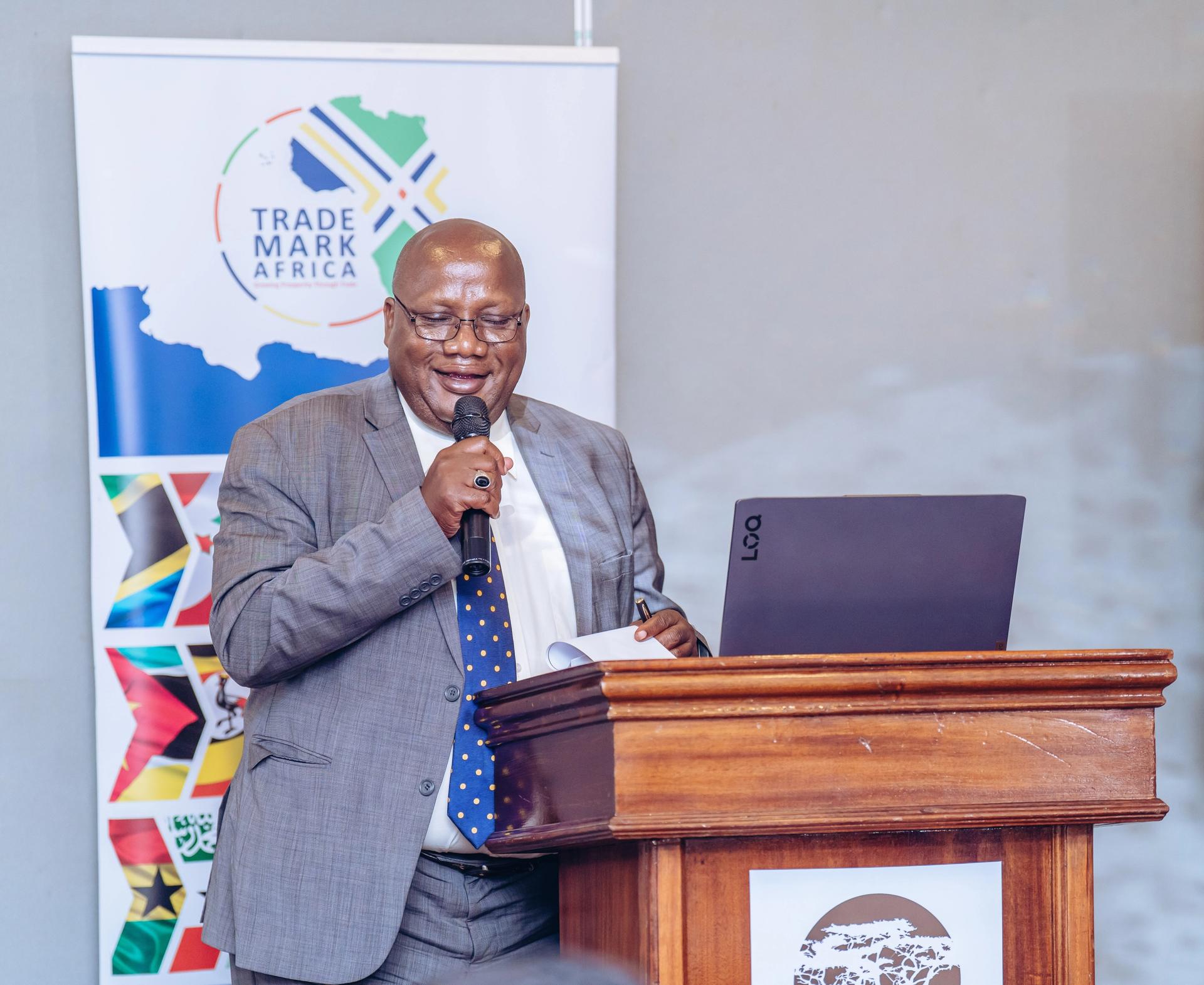 Kennedy Onyango, the County Executive Committee Member (County Minister) for Agriculture, Livestock and Fisheries for Kisumu County, Kenya speaking at the Workshop.