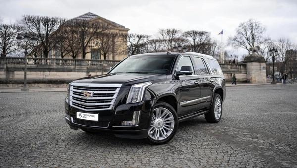 CADILLAC Escalade