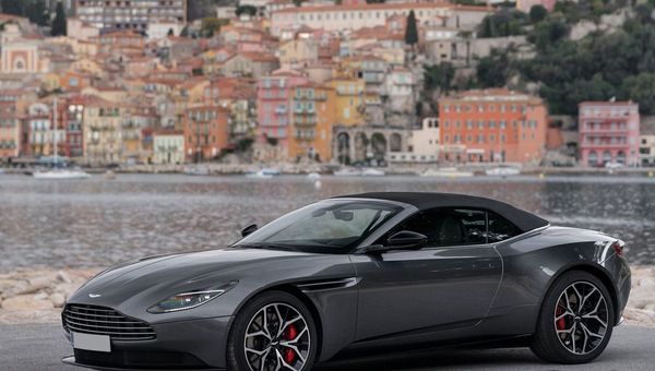 ASTON MARTIN DB 11 VOLANTE