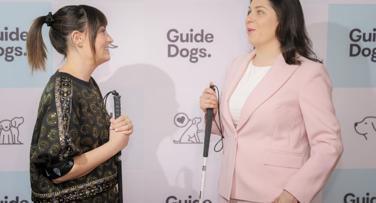 Molly Burke talking to attendees.