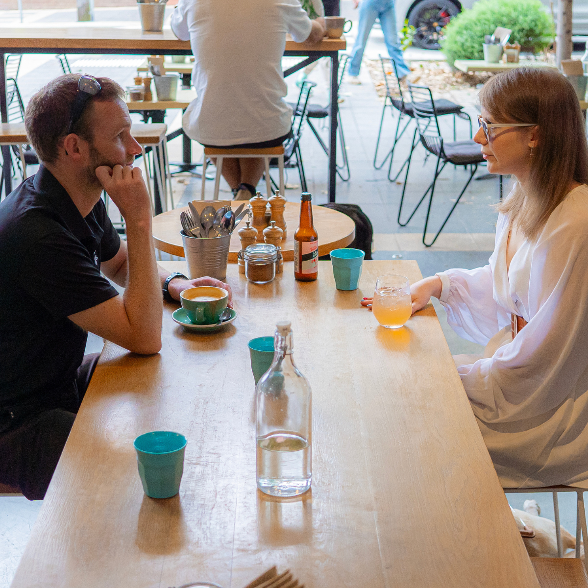 Two people sitting in a cafe.
