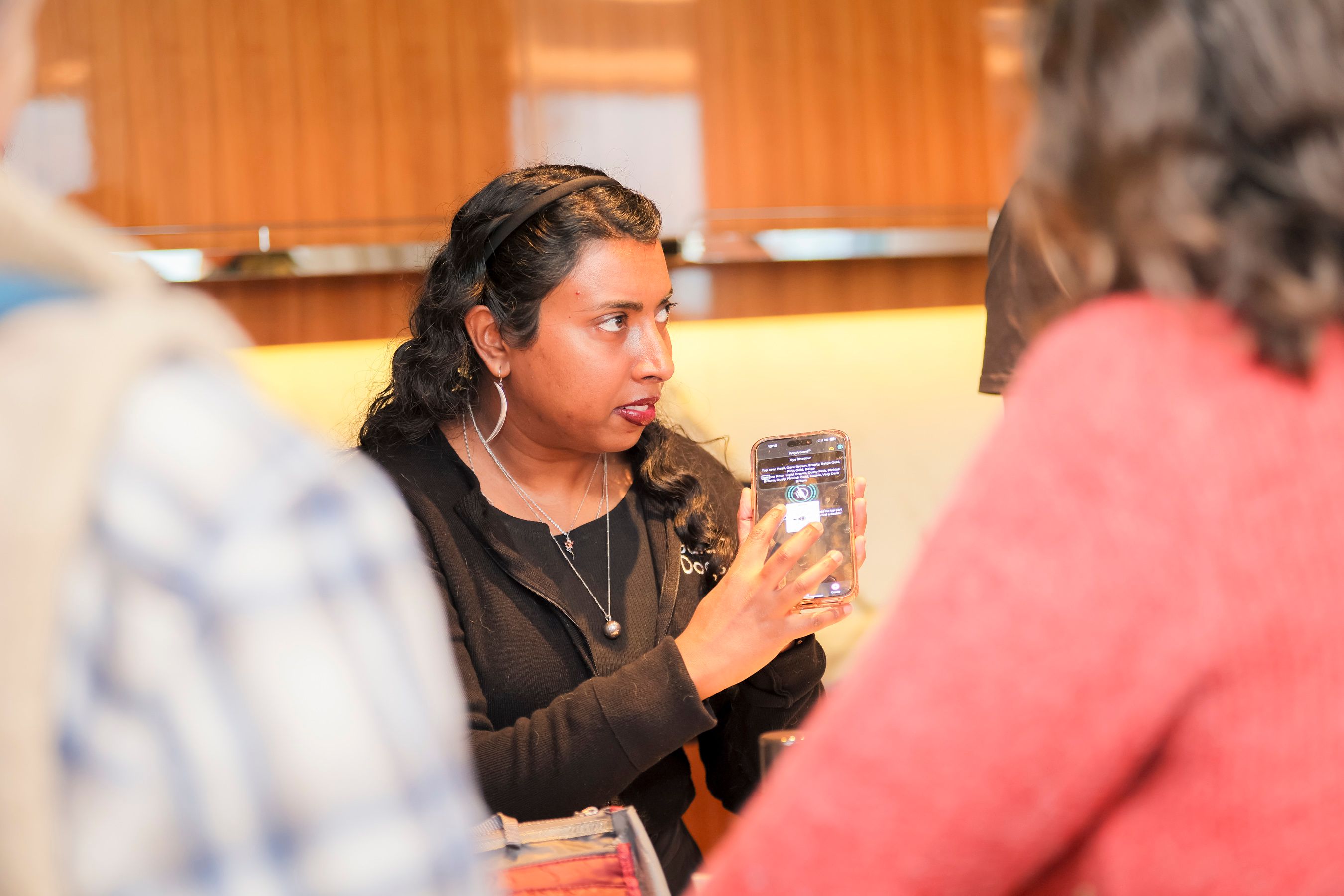 A person demonstrating talkback on an iphone.