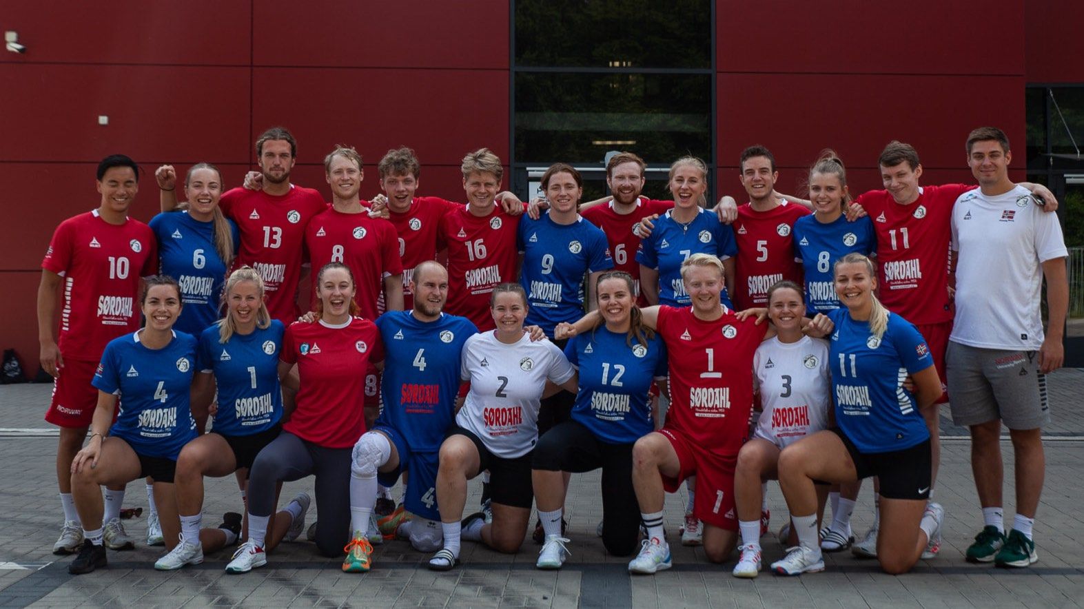 Bilde av delegasjonen under Student-EM i Polen 2022. Foto av Bea Valand