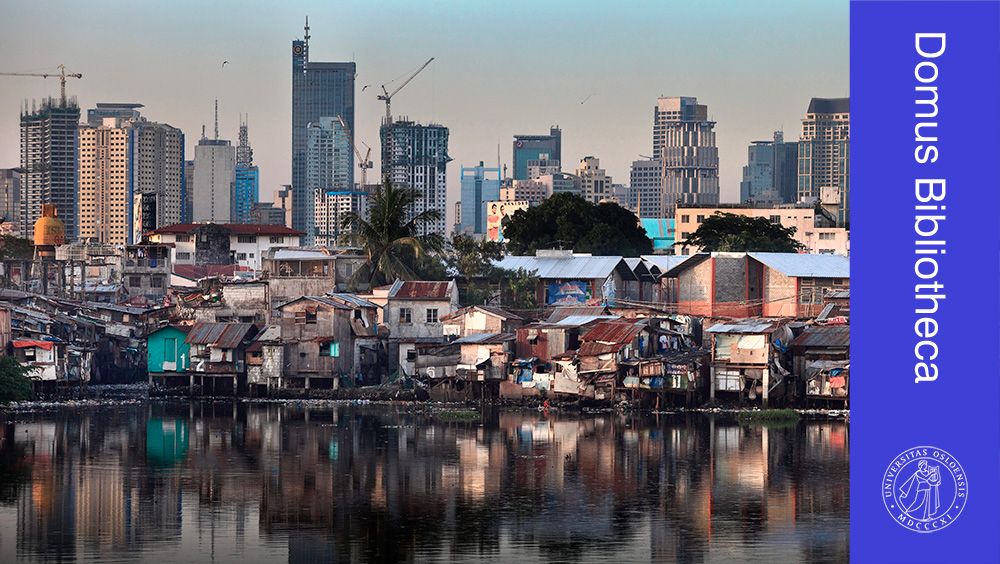 Bilde av en by med skyskrapere i bakkant, og "slum" i forkant. 
