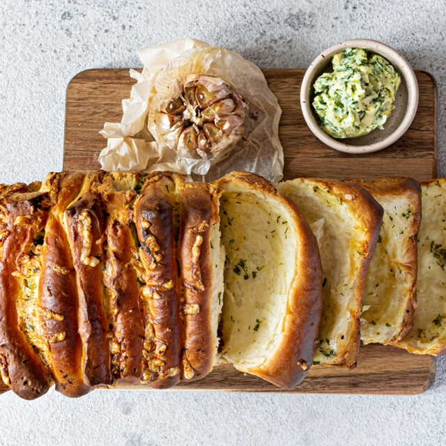 Thumbnail image for Cheesy Pull-apart Garlic Bread