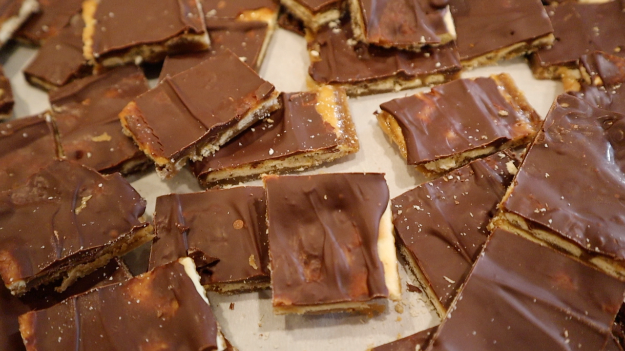 Cover Image for Saltine Toffee