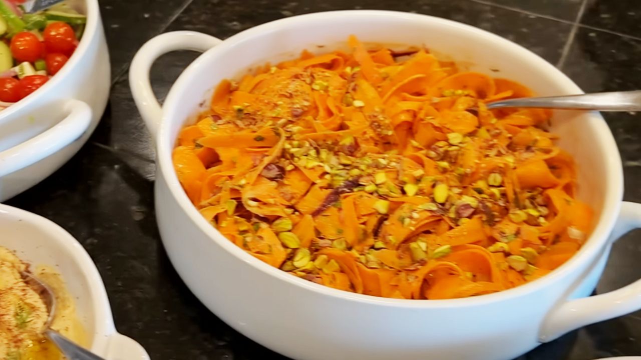 Cover Image for Carrot Salad with Tahini Dressing