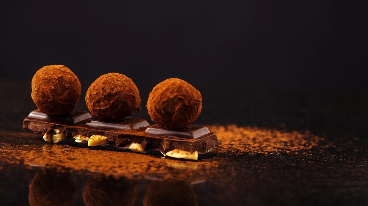 Cover Image for Easy Chocolate Truffles