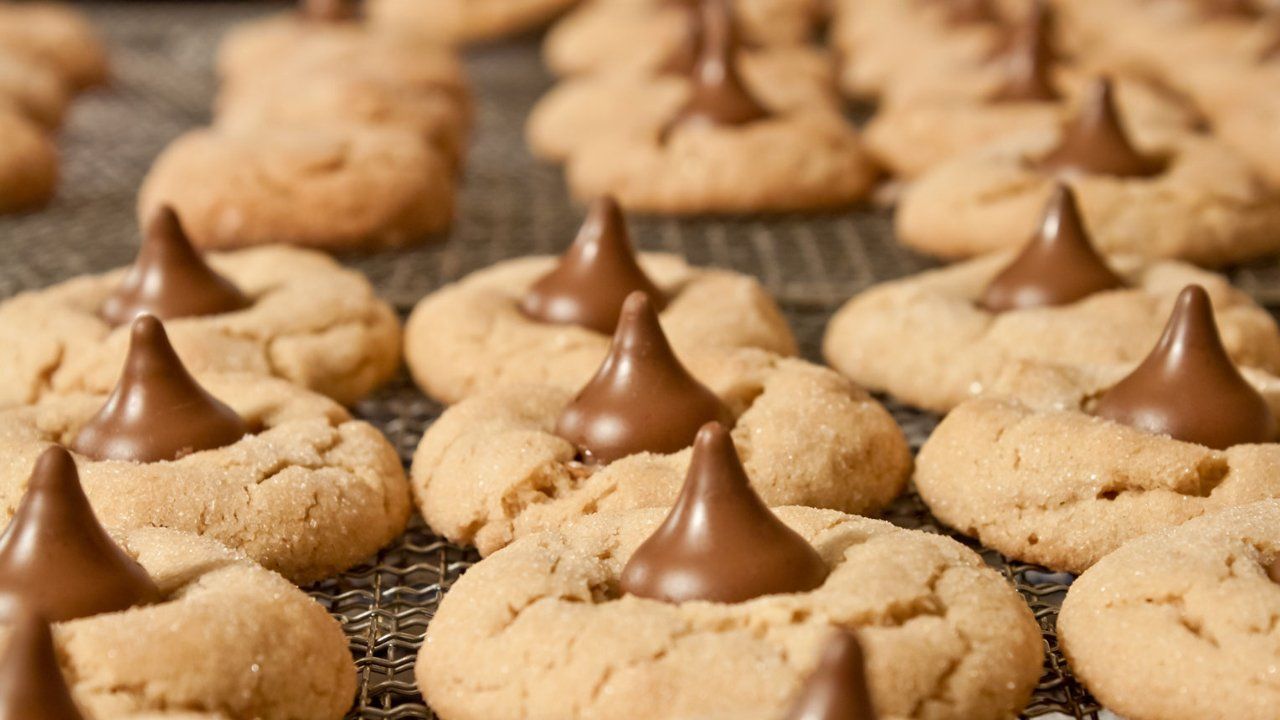 Cover Image for Peanut Butter Hershey Kiss Cookies