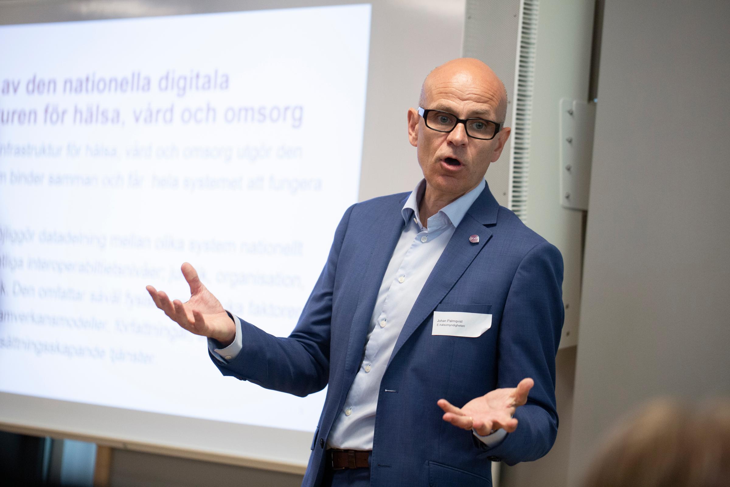 Bild på Jakob Algulin, avdelningschef digitalisering vid eHälsomyndigheten