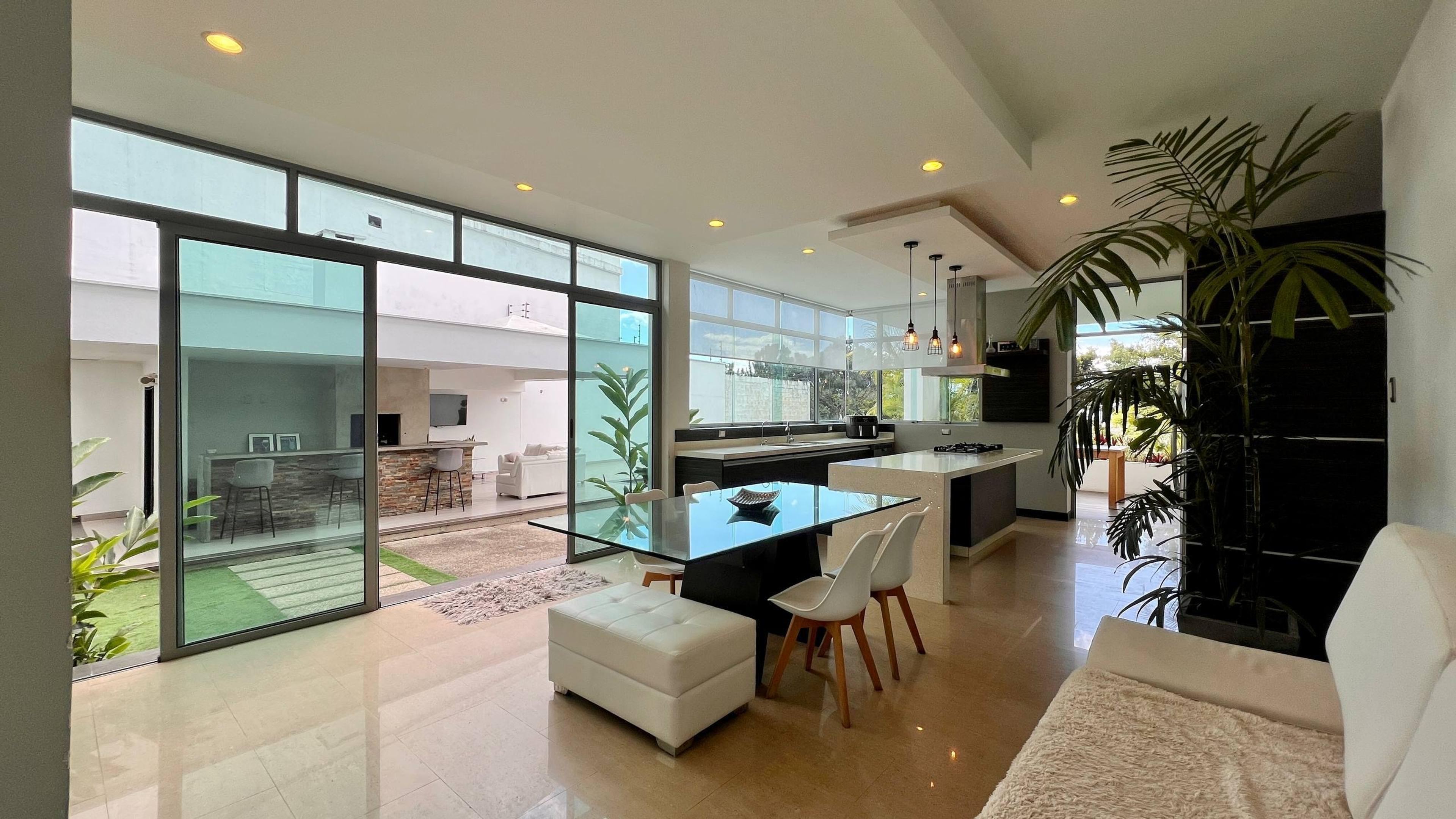 Casa moderna de 472 m² con piscina infinita y vista panorámica — foto 6