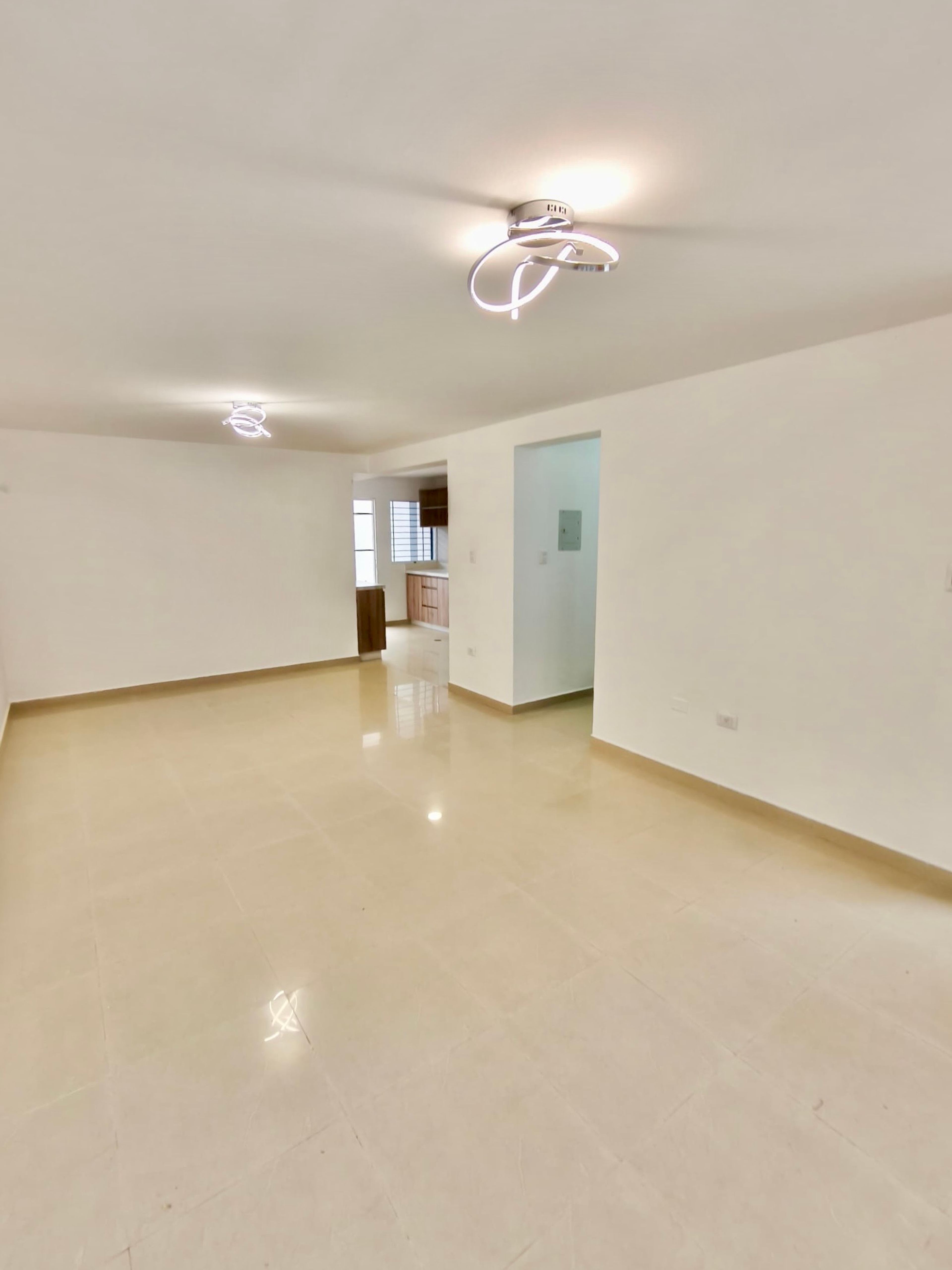 Residencia moderna de tres niveles en Conjunto Terrazas de Pirineos — foto 4