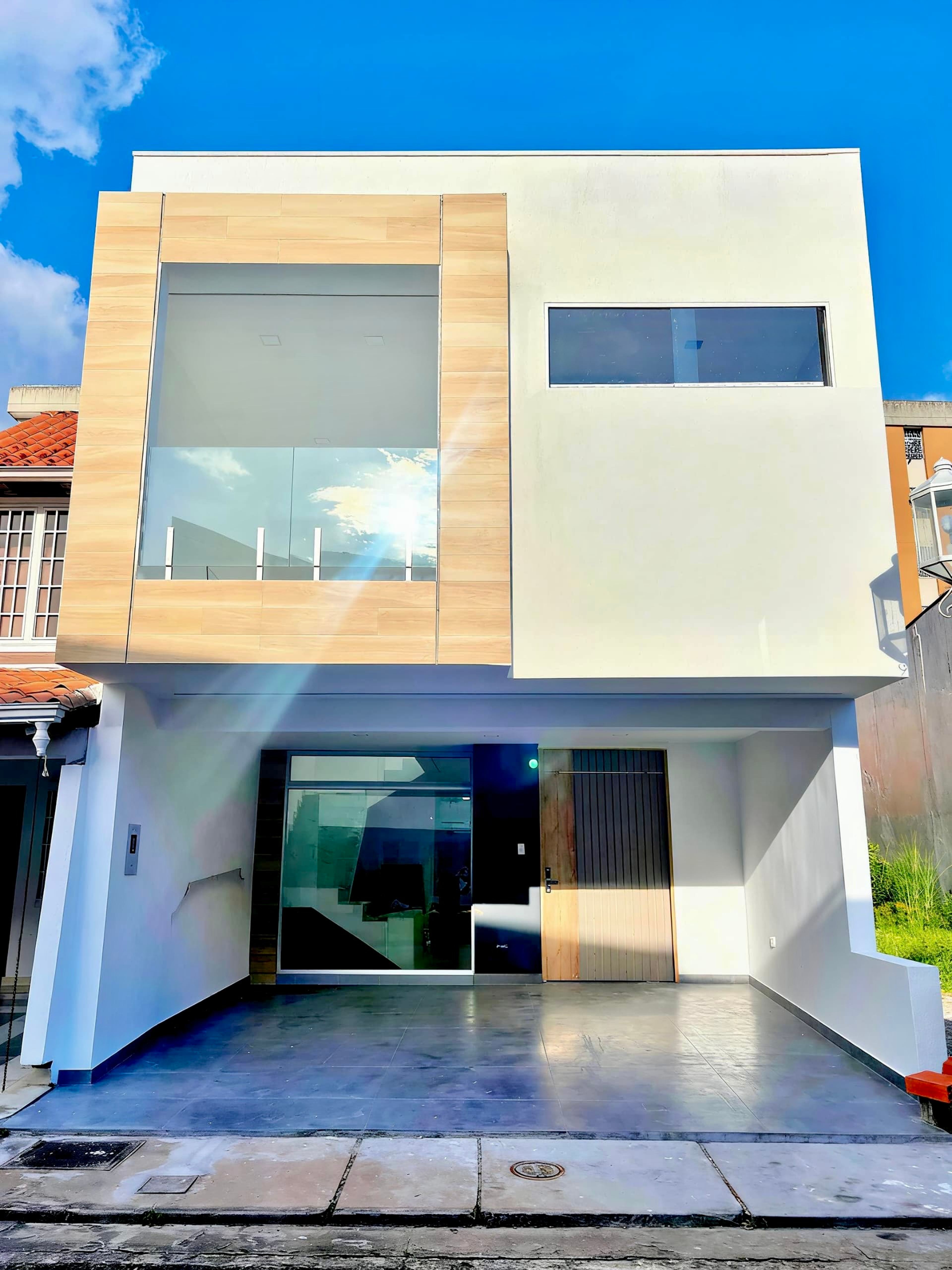Residencia a estrenar de tres niveles con terraza en Las Acacias — foto 1