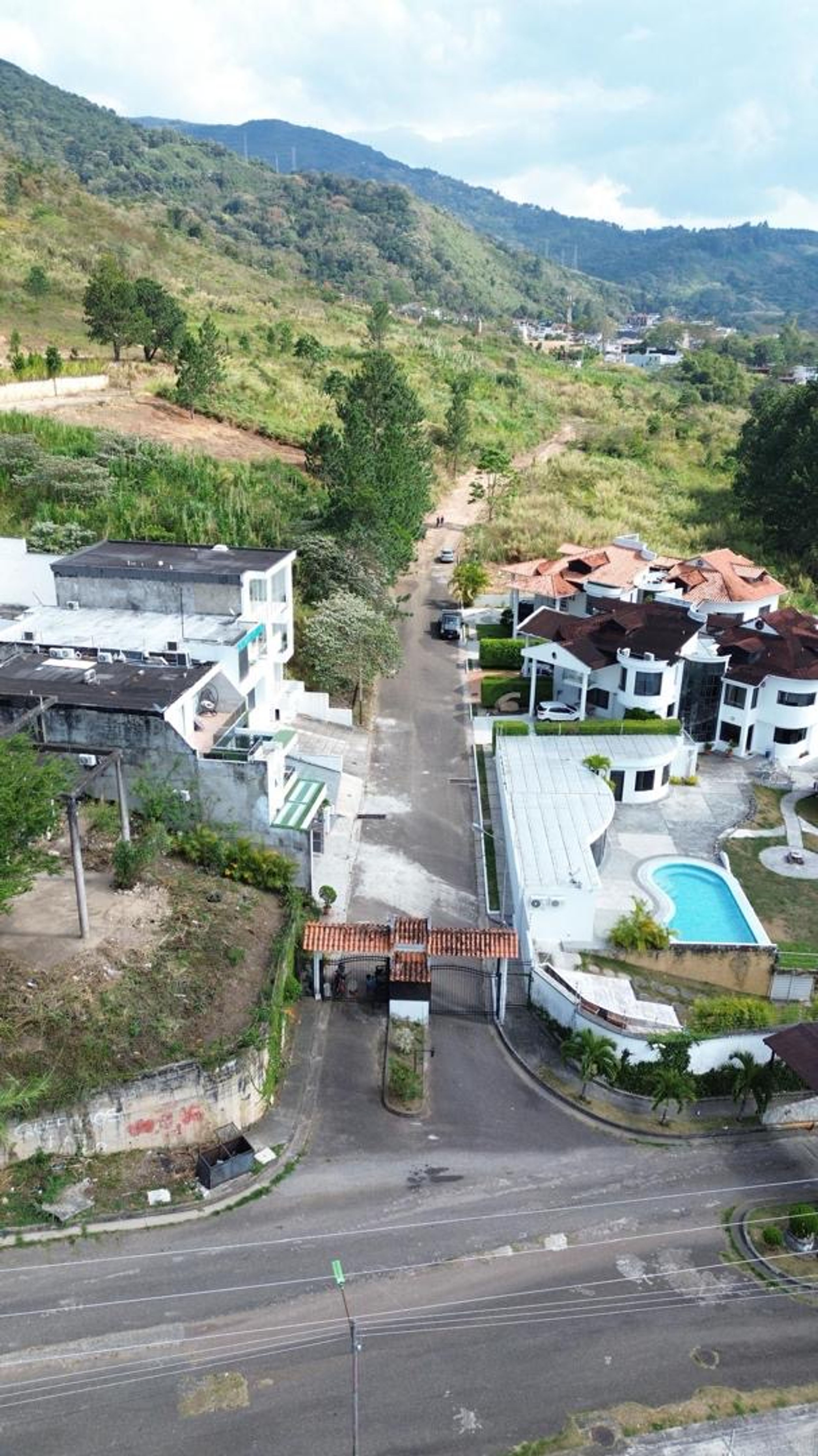 4 parcelas continuas para desarrollo urbanístico en Tachira Country, Pirineos II — foto 8