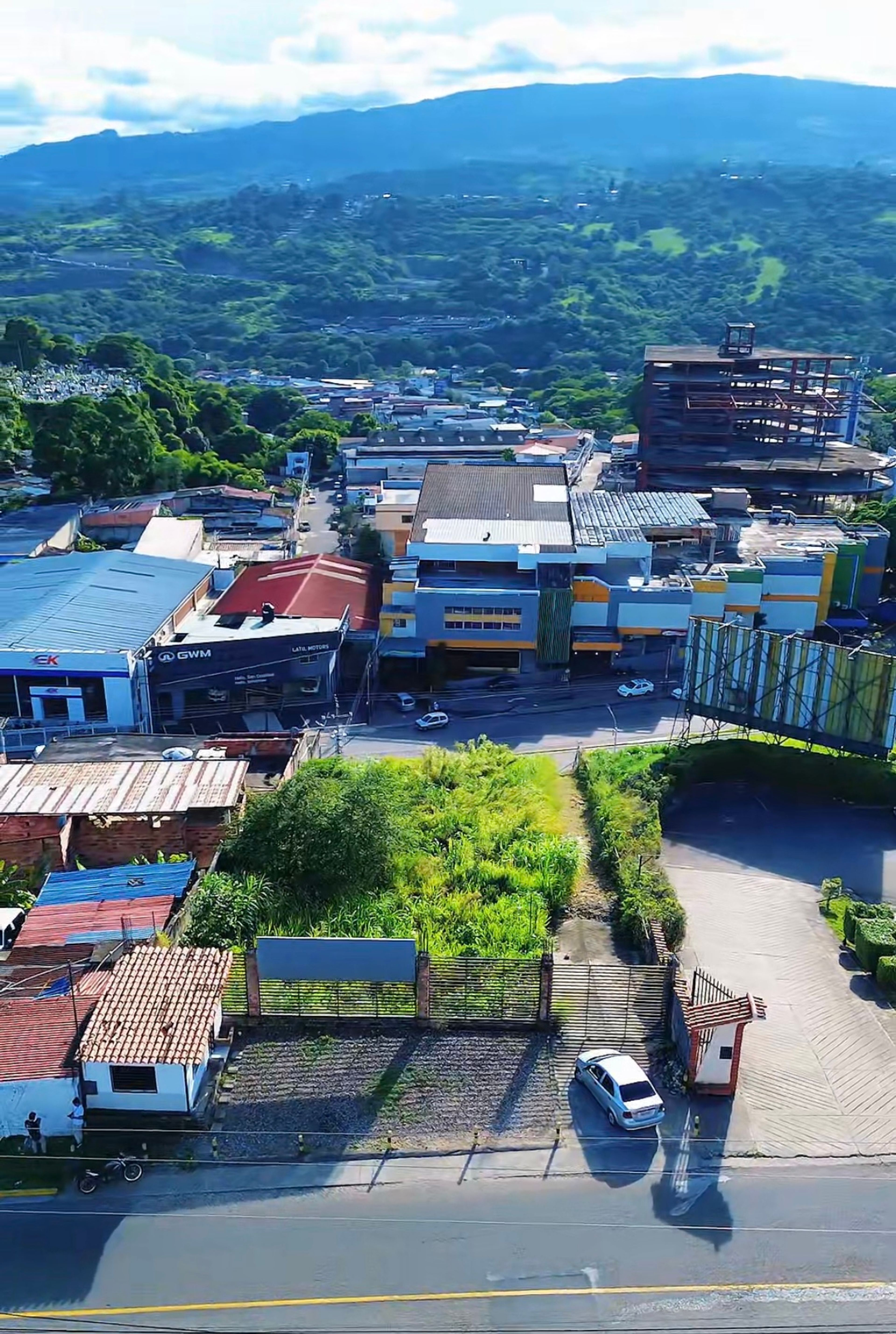 Terreno comercial de 1.116 metros y doble frente en Av. Demócrata con Av. Libertador — foto 4