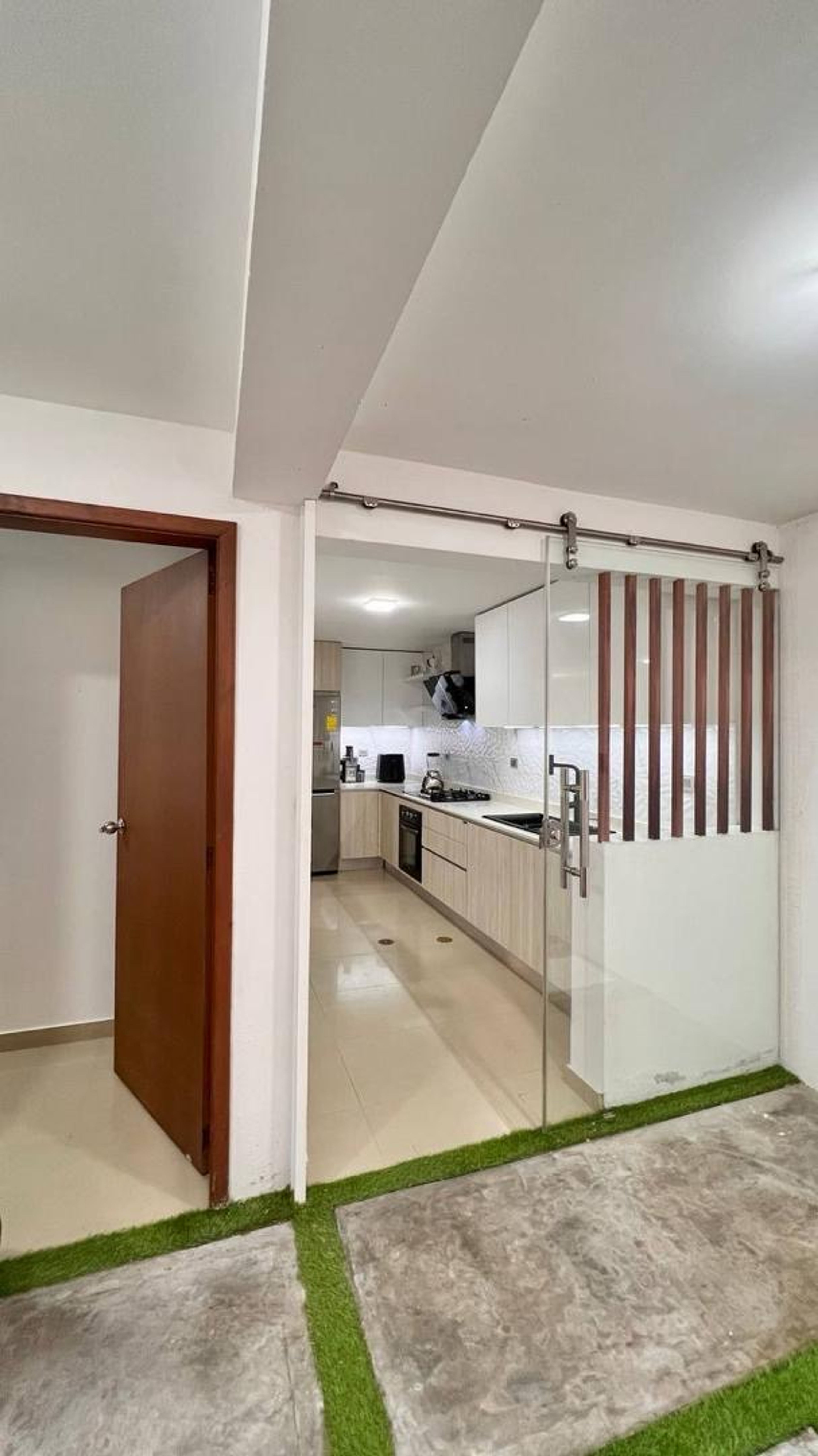 Casa moderna de 3 niveles en Terrazas de Pirineos — foto 15