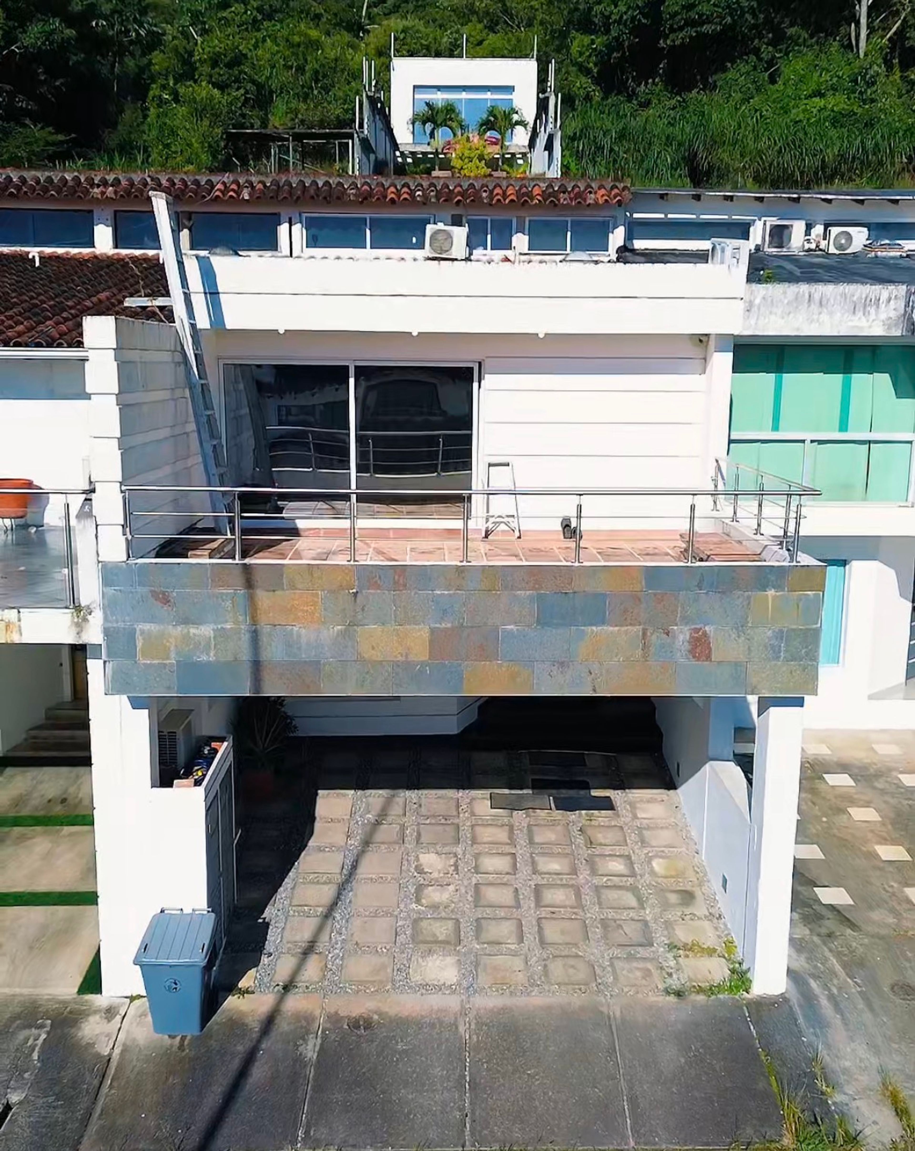 Casa de diseño contemporáneo en Colinas de Pirineos — foto 1