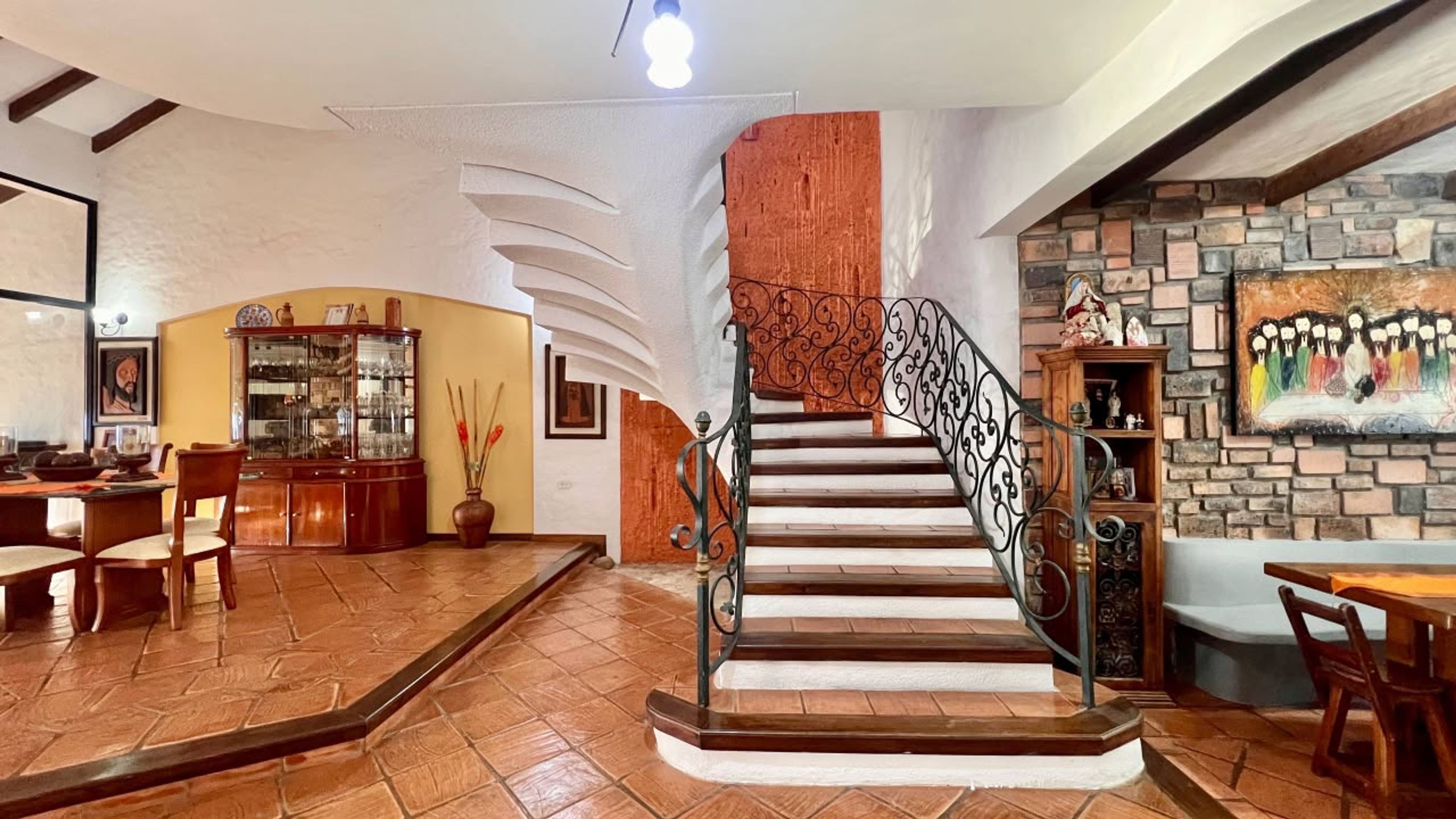Imponente residencia de 560 m² con terraza y jardín en Colinas de Pirineos — foto 10