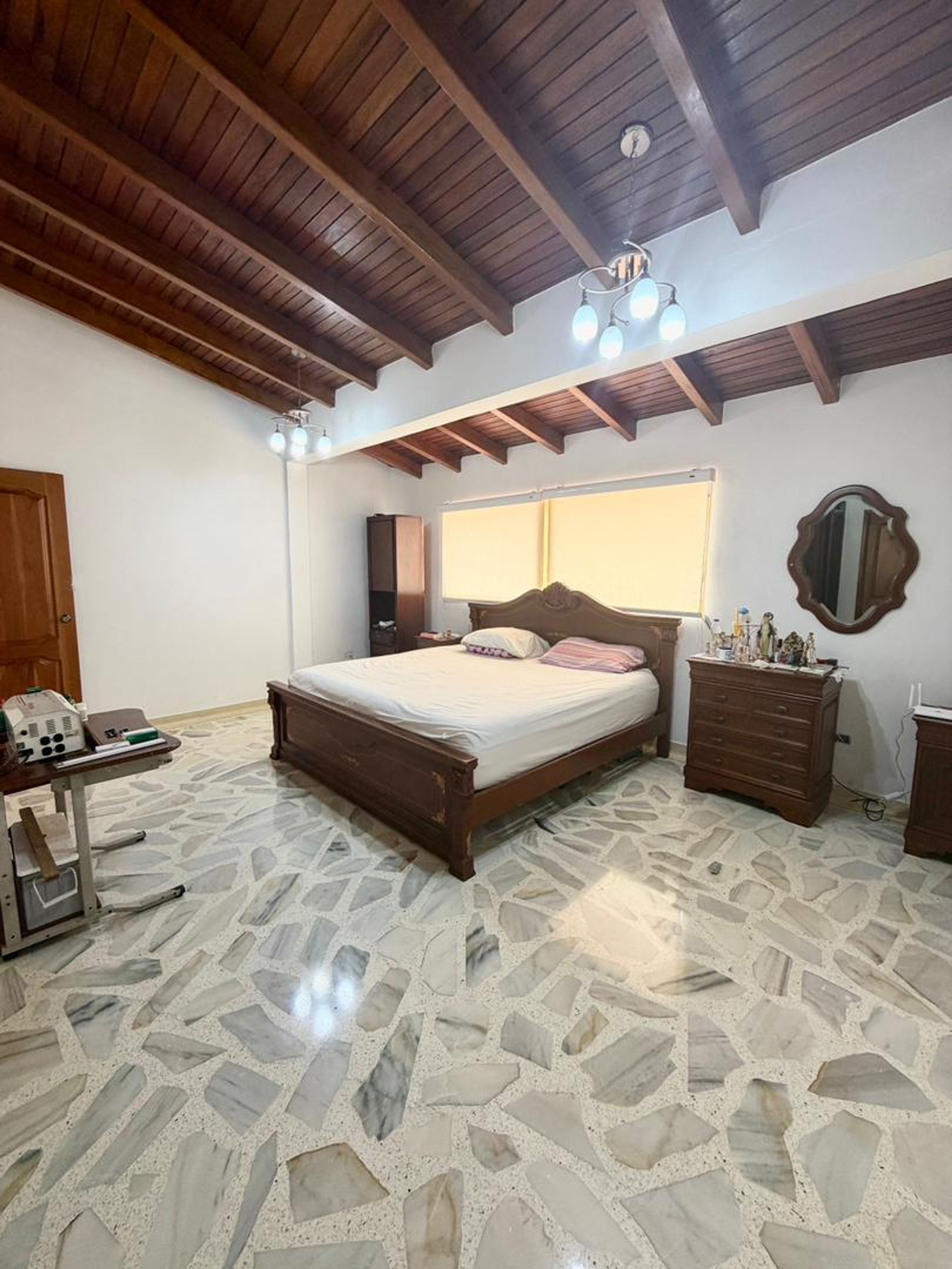 Casa esquinera con acabados de mármol y planta eléctrica en California Suite — foto 5