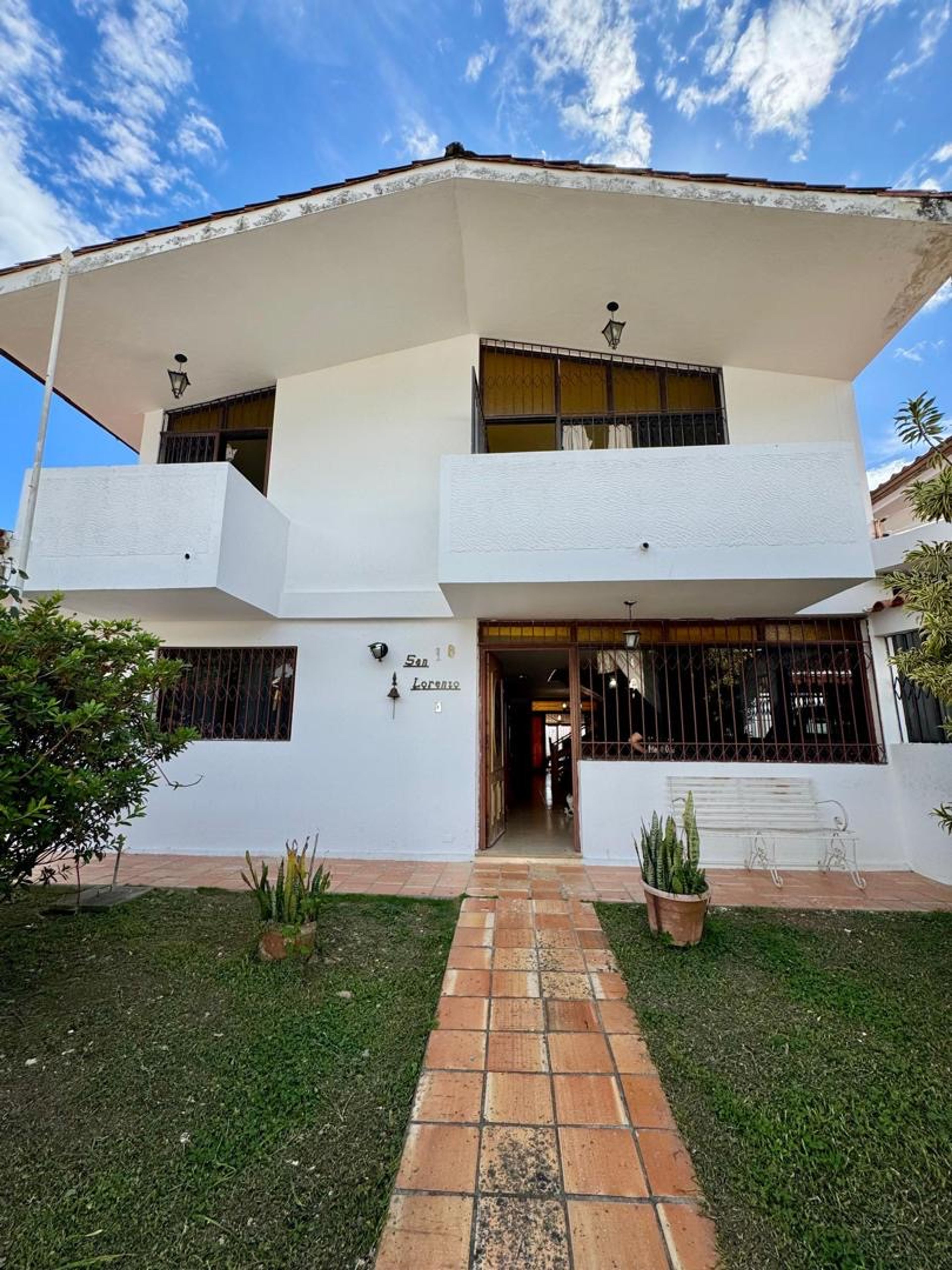 Amplia residencia con área social en Altos de Pirineos — foto 4