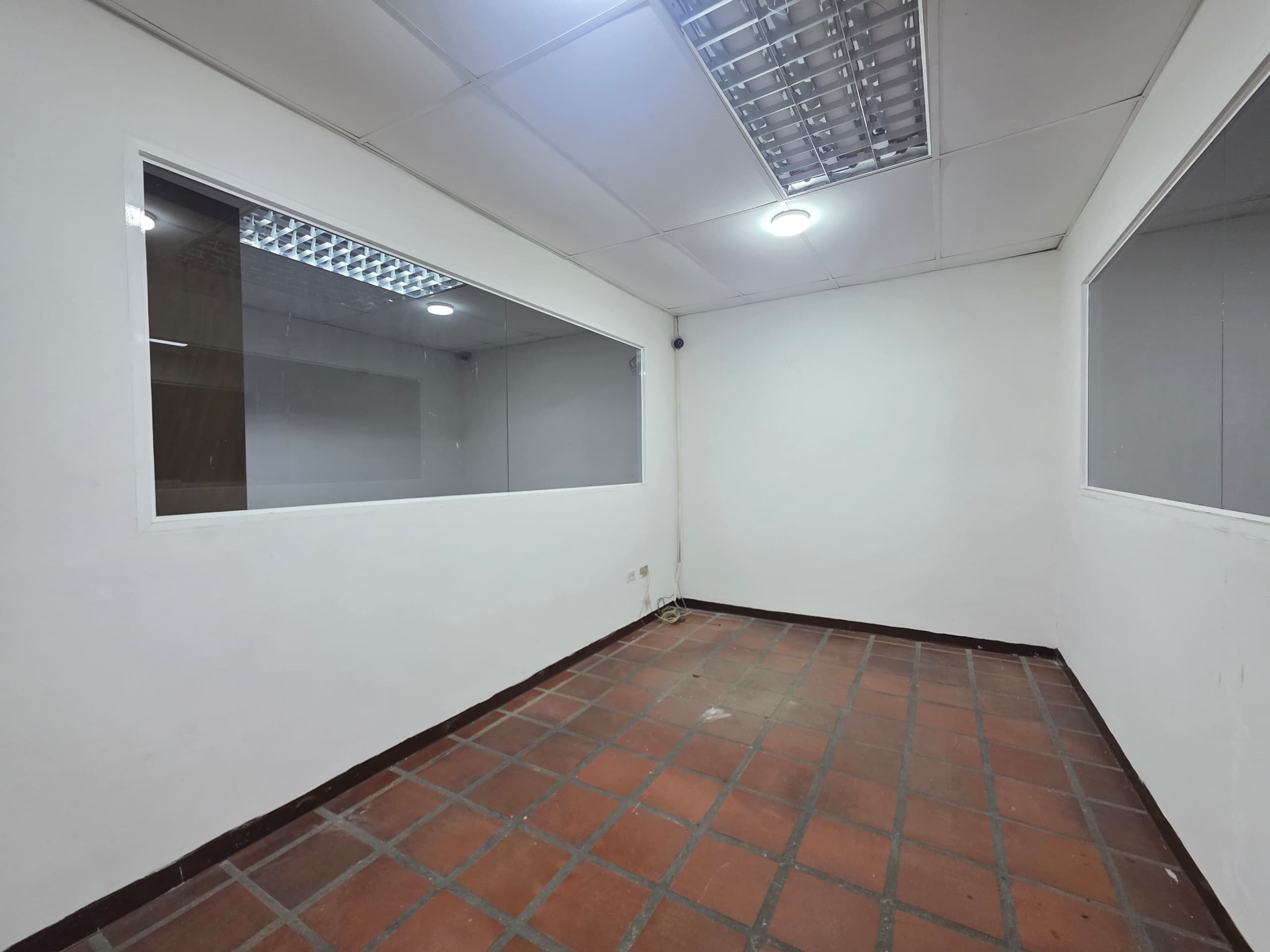 Galpón operacional con oficinas en Centro Industrial La Fabilosa II, Paramillo — foto 5